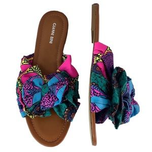 NWOT Gianni Bini Zereena Bow Sandals